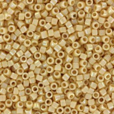Miyuki delica Beads 11/0 - Opaque pear ab DB-1571